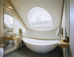 gorgeoud bathroom for a small attic space
