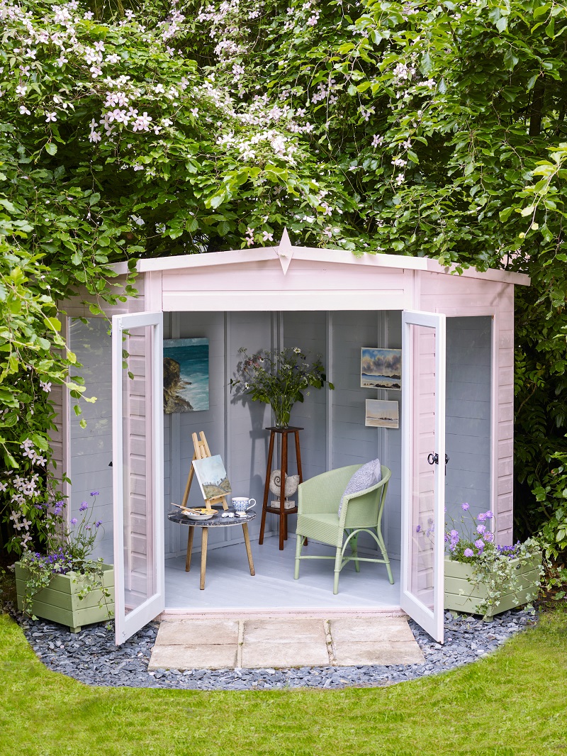 Painting a summerhouse