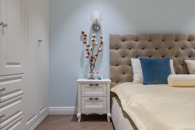 One of the best tips for organizing your bedroom with style is to pick a stylish and functional nightstand.